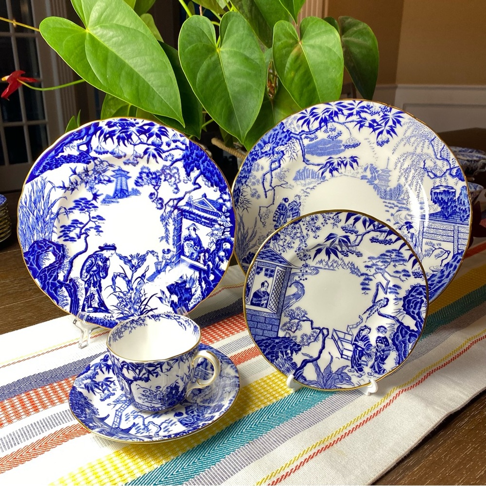 Royal Crown Derby Blue Mikado 20 Piece PLACE SETTING England 24KT Gold Trim